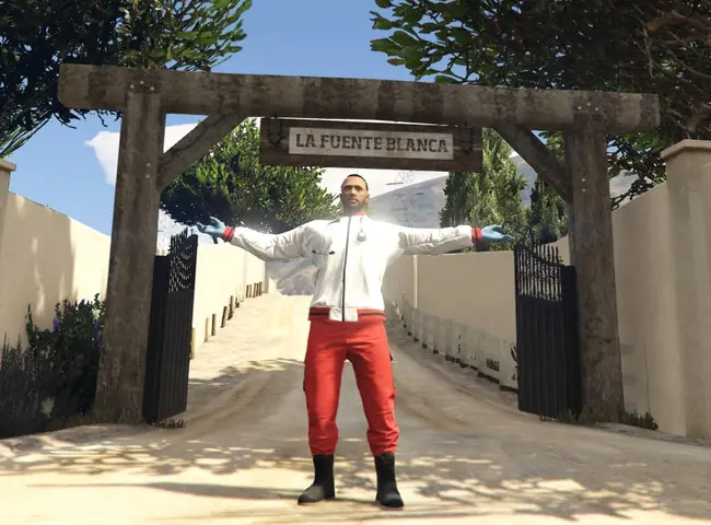Preview of Wall around La Fuente Blanca